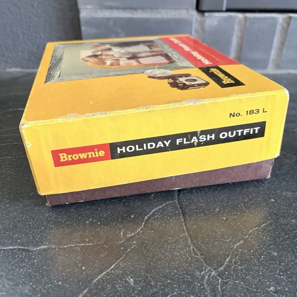VTG 1960s Kodak Brownie Holiday Flash Outfit 183 L Camera Original Box UNTESTED